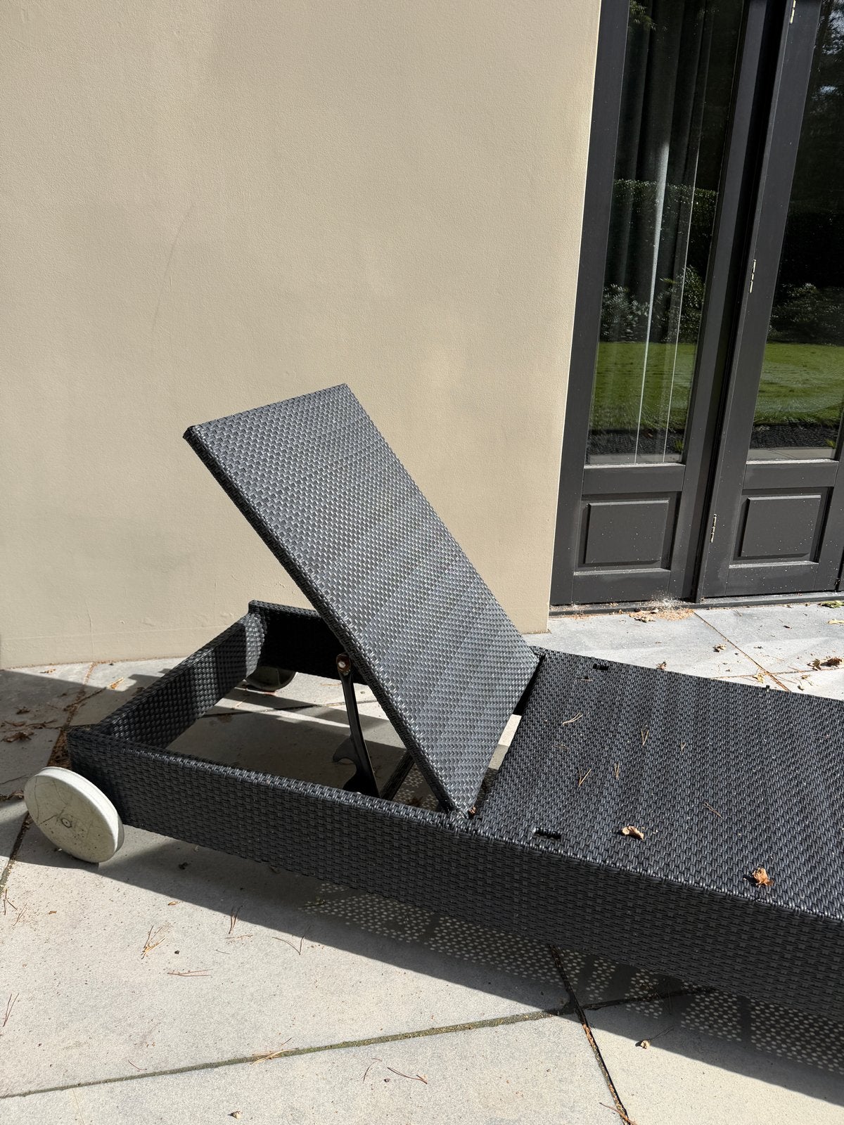 Zwart Ligbed met Wielen - Verstelbaar en Comfortabel, Tuin en Terras, Ophalen, Gebruikt, Wicker, Verstelbaar