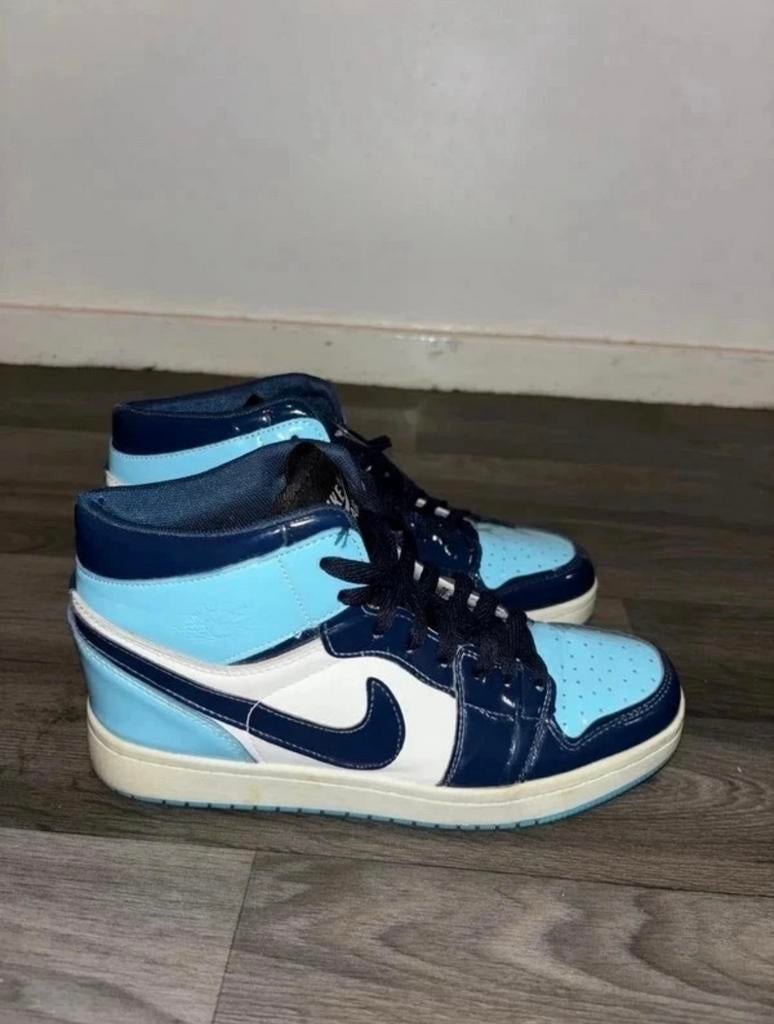 Nike Air Jordan 1 Mid - Lichtblauw/Donkerblauw, Ophalen of Verzenden, Gedragen, Blauw, Sneakers of Gympen