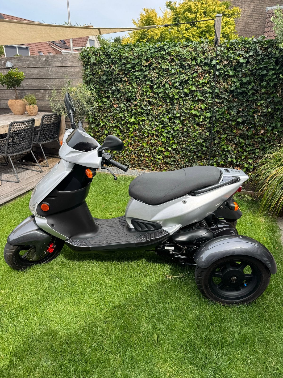Te koop zeer gave en perfecte 3 wiel scooter benzine, Diversen, Brommobielen en Scootmobielen, Ophalen, 46 km of meer, 16 km/u of meer