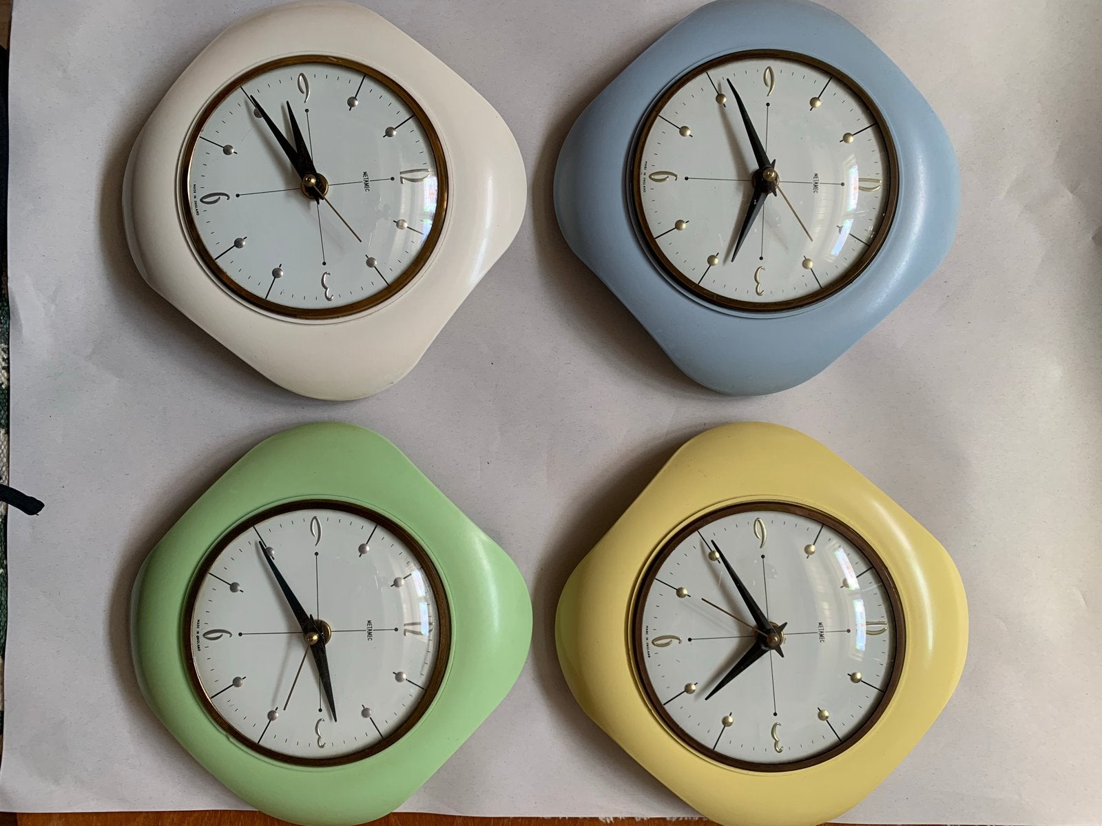 Vintage Metamec elektrische wandklok jaren 60/70, Antiek en Kunst, Antiek | Klokken, Ophalen of Verzenden
