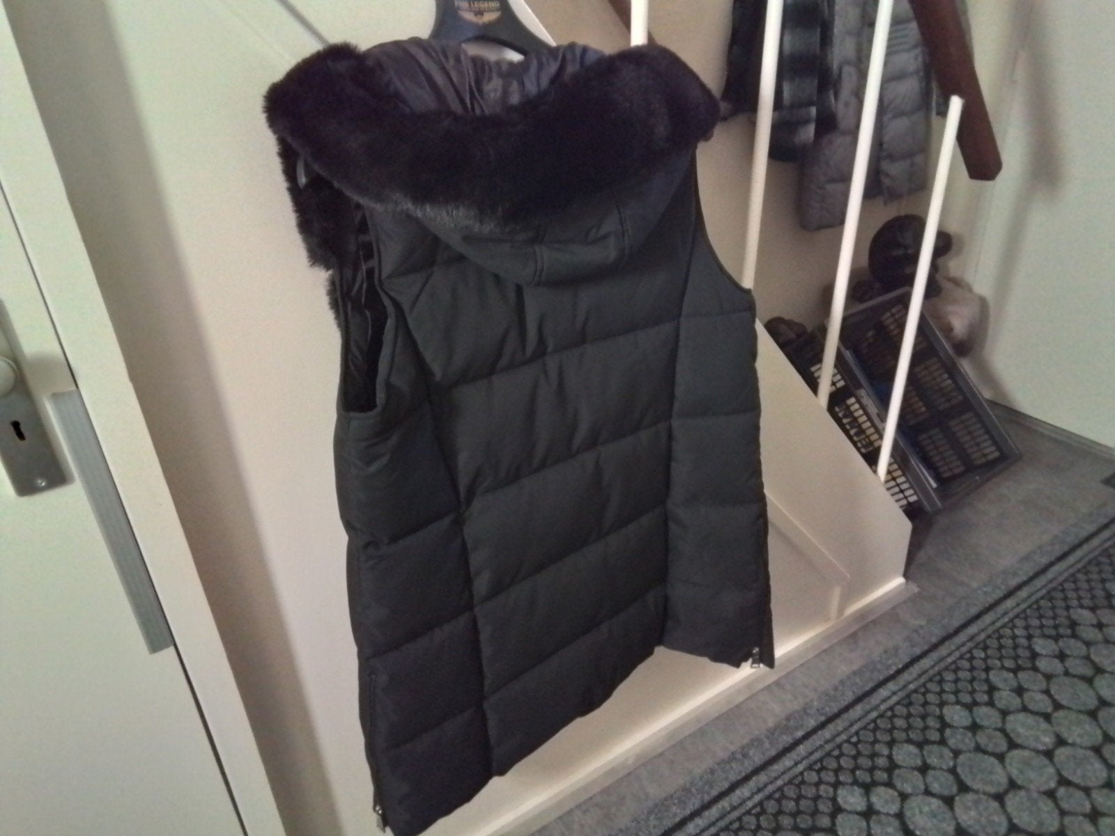 zwart body warmer met nep bont bieden, Kleding | Dames, Bodywarmers, Ophalen of Verzenden, Nieuw, Zwart