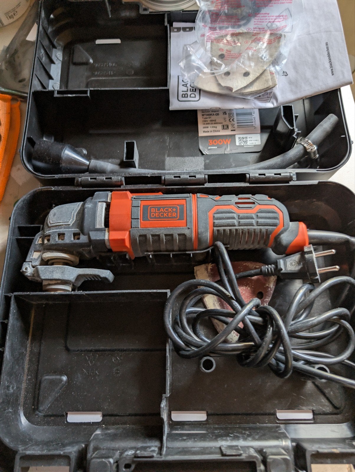 Black+Decker Multitool 300W met accessoires en koffer, Ophalen of Verzenden, Gebruikt, Multitool
