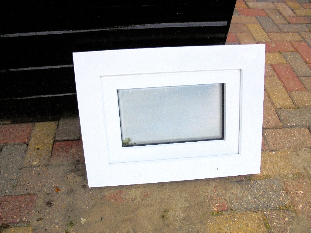kozijn met draaikiepraam GRATIS., Ophalen, Kunststof, Gebruikt, Minder dan 75 cm