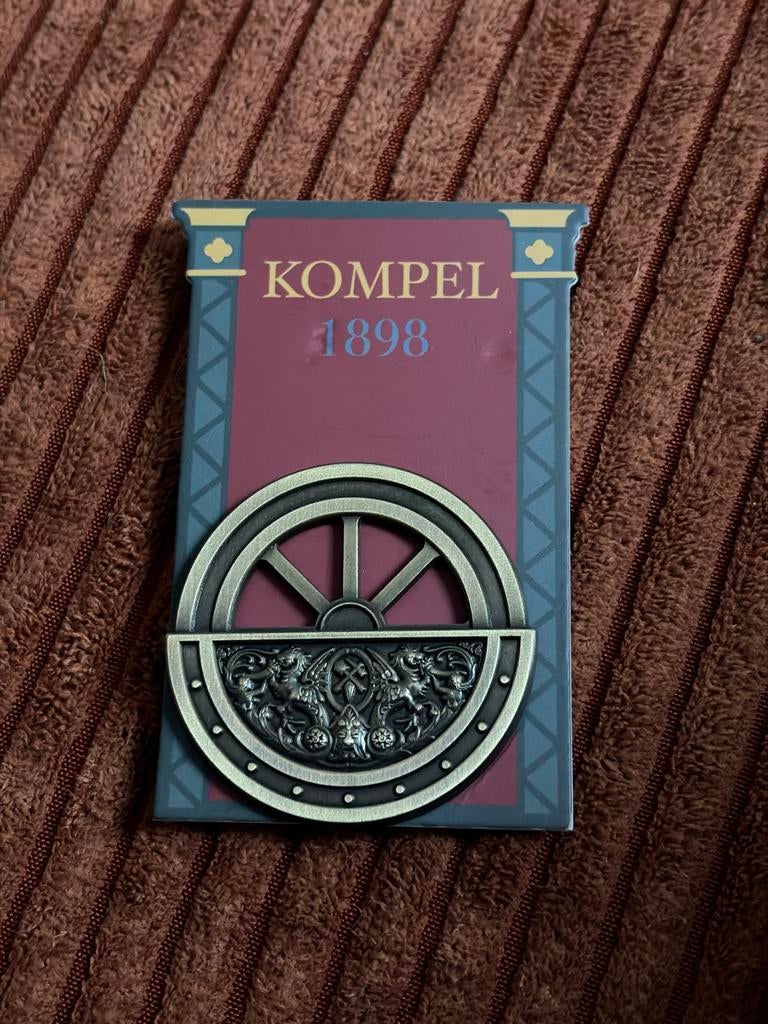 Kompleet 1898 Pin, Ophalen of Verzenden, Zo goed als nieuw