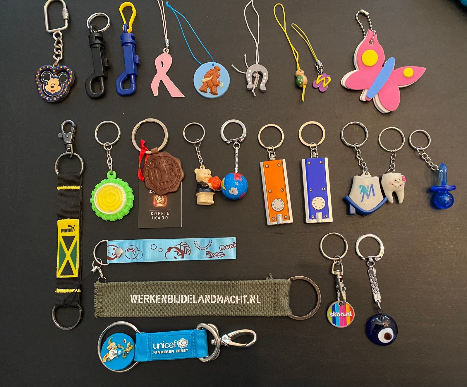 24 diverse sleutelhangers!, Ophalen of Verzenden, Gebruikt, Overige typen