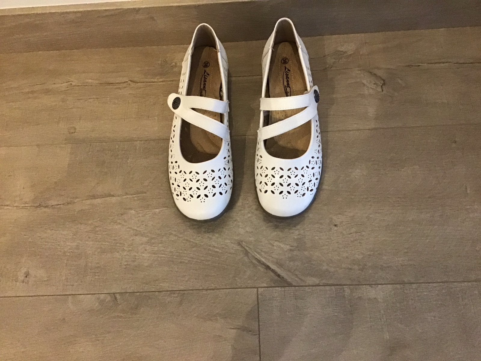 Witte ballerina's met uitgesneden details - Maat 38, Ophalen of Verzenden, Zo goed als nieuw, Wit, Ballerina's