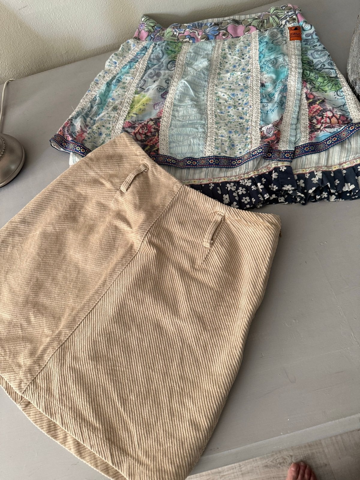 2 Rokjes: Beige Corduroy (Maat 36) & Blauw Zand Amsterdam, Kleding | Dames, Beige, Ophalen of Verzenden, Maat 36 (S), Gedragen