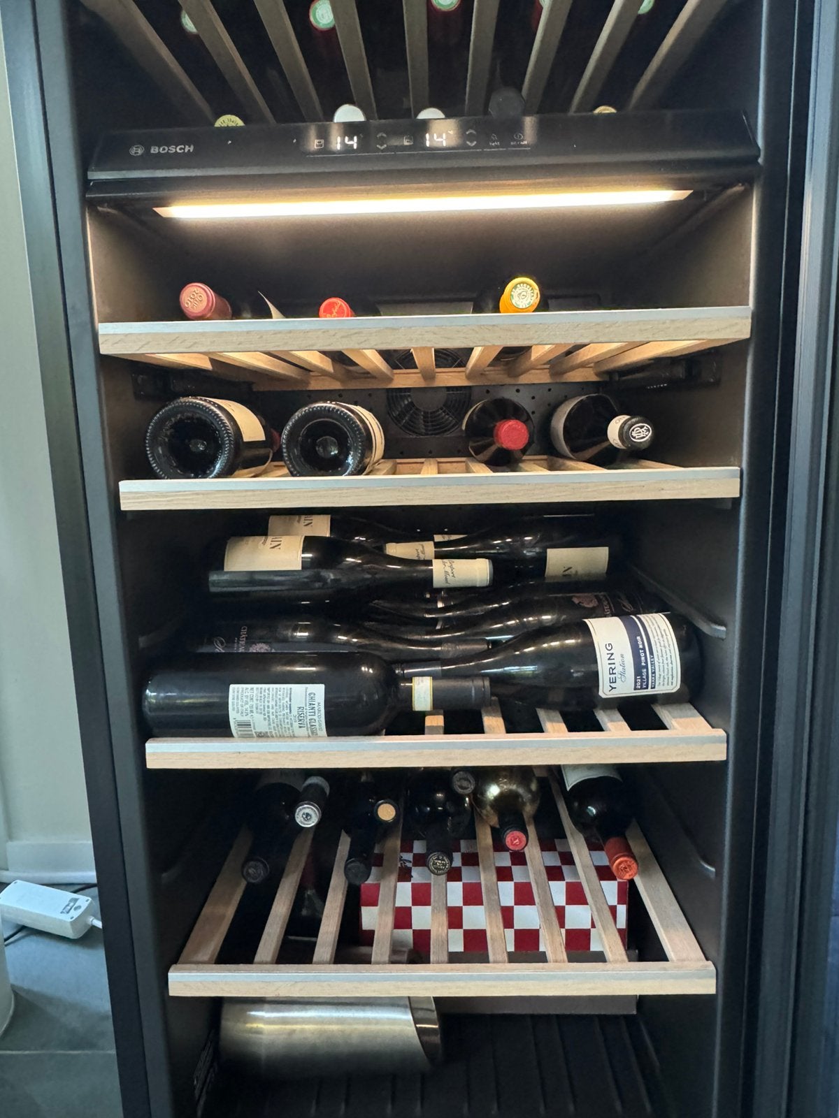 Wijnklimaatkast- Bosch, Witgoed en Apparatuur, Koelkasten en IJskasten, Ophalen, Zonder vriesvak, 200 liter of meer, 60 cm of meer