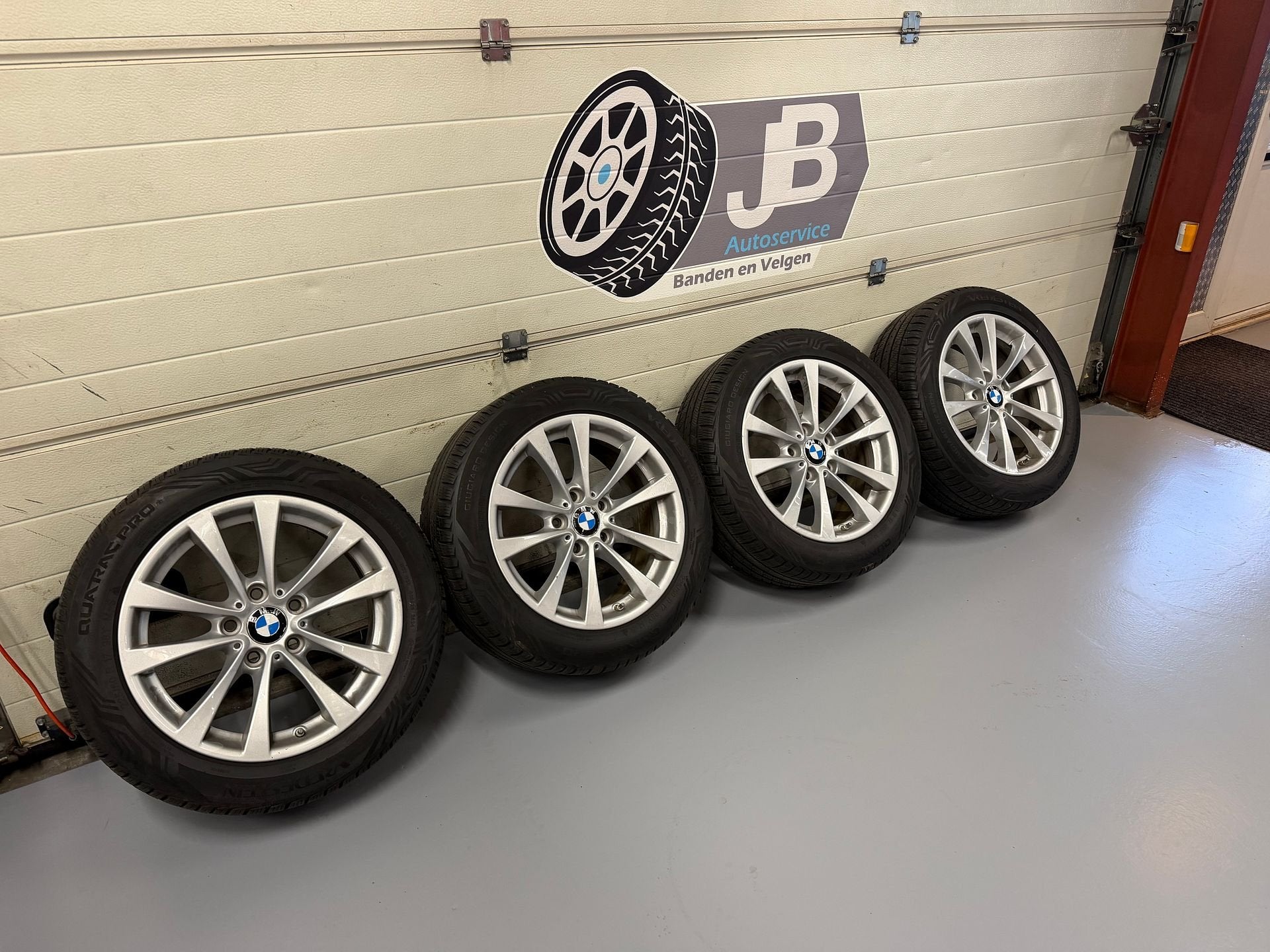 17inch Originele BMW Style 395 Velgen! A merk band! E90 F30, Gebruikt, -, -, Banden en Velgen