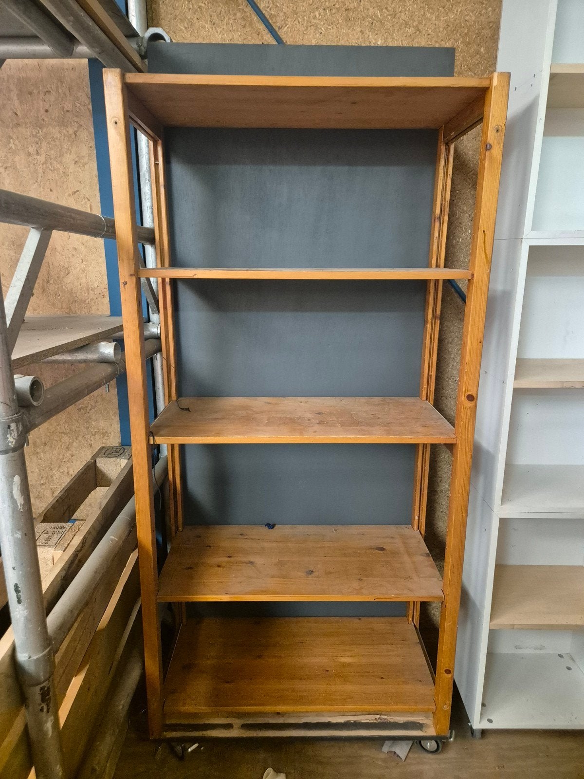 Plankenkast garage op wielen, Ophalen, Gebruikt