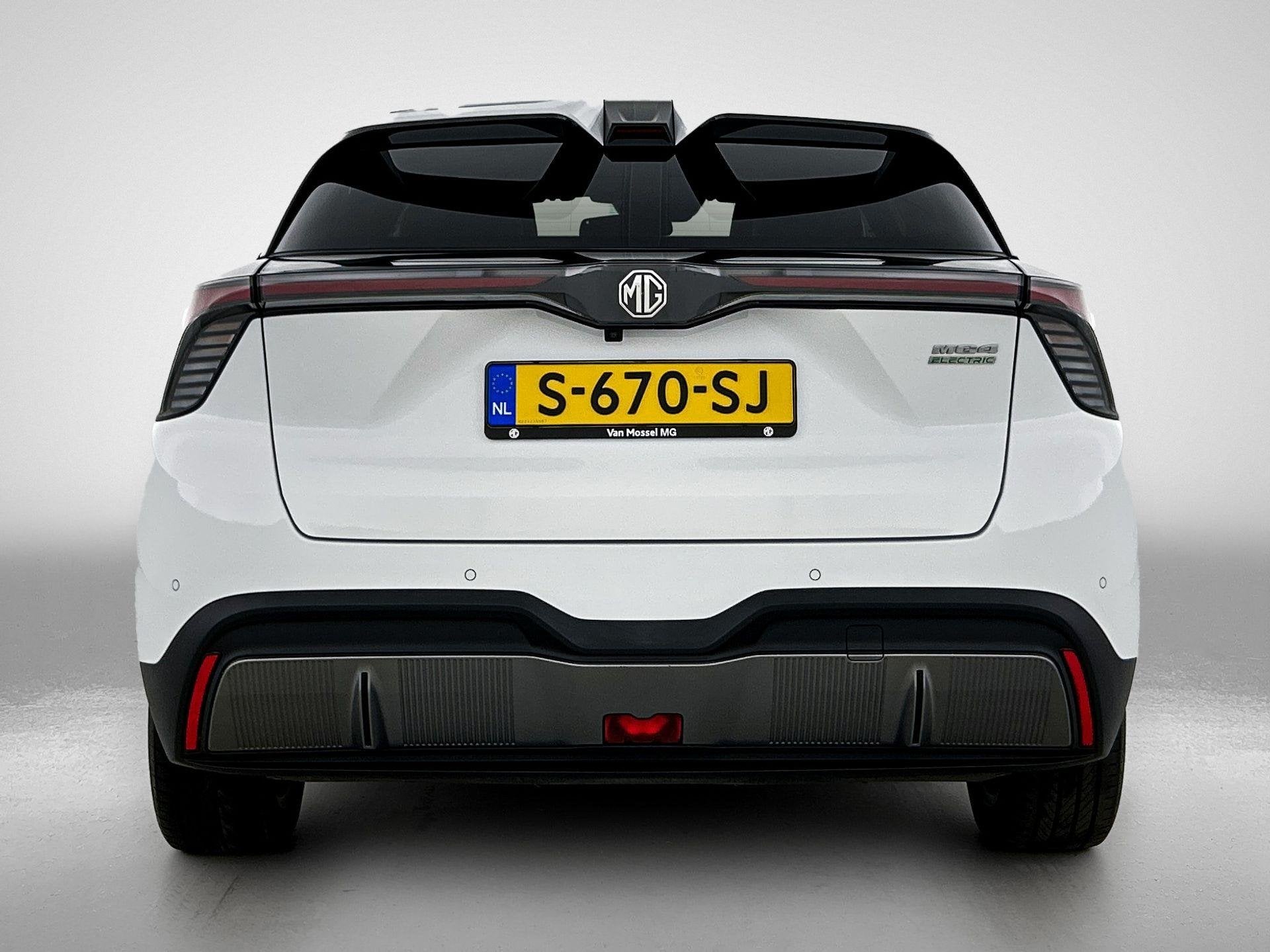 MG 4 Long Range Luxury 64 kWh | 1e-EIG. | SoH 93.50% | WLTP, Auto's, Gebruikt, Zwart, Origineel Nederlands, 25 min