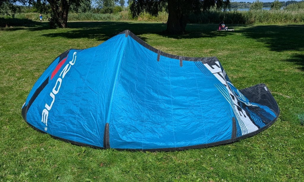 Ozone Edge v9 10m. Heeft reparatie nodig!!, Watersport en Boten, Kitesurfen, Gebruikt, 10 m², Geen board, Ophalen of Verzenden