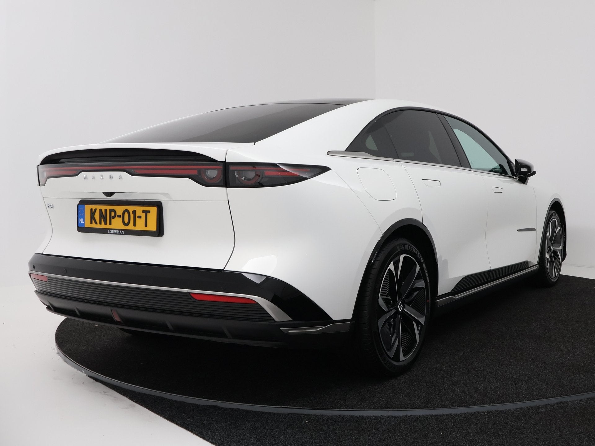 Mazda 6e Takumi 68.8 kWh | Snelladen in 24 minuten van 10 na, Auto's, Mazda, Automaat, 12 maanden, Zwart, 375 min
