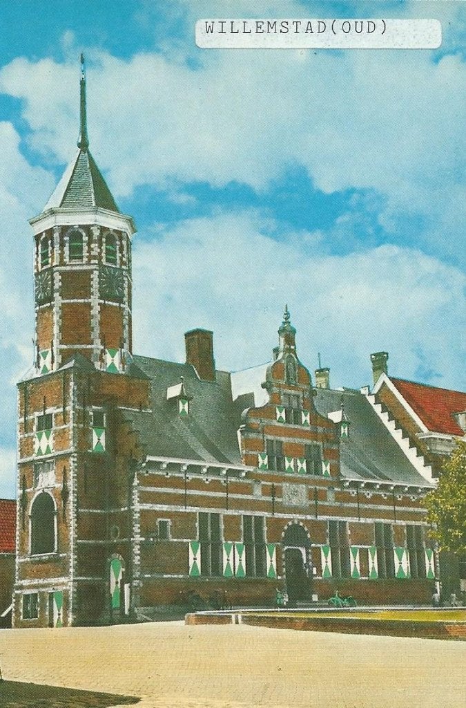 Willemstad (Oud) - Gemeentehuis (1587) - Ansichtkaart, Ophalen of Verzenden, 1960 tot 1980, Ongelopen, Noord-Brabant
