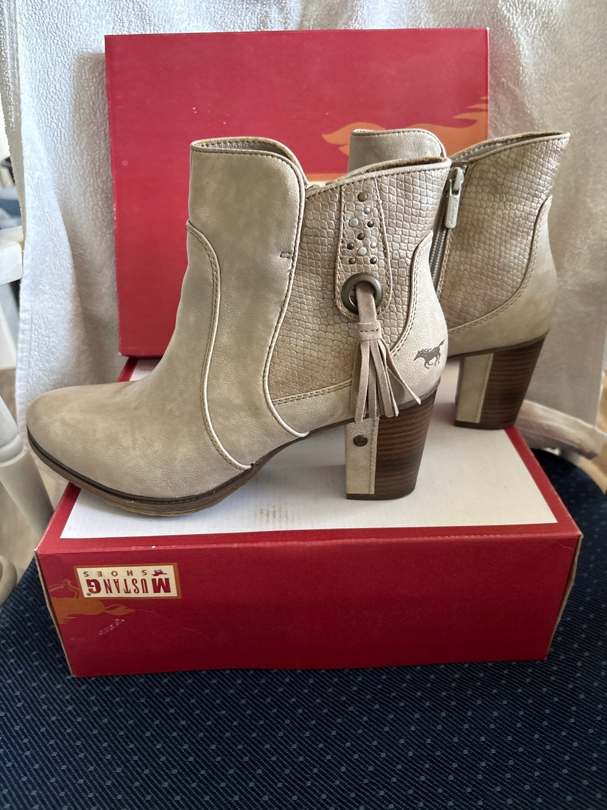 Mustang dames enkellaarzen maat 40, Ophalen of Verzenden, Gedragen, Beige, Lage of Enkellaarzen