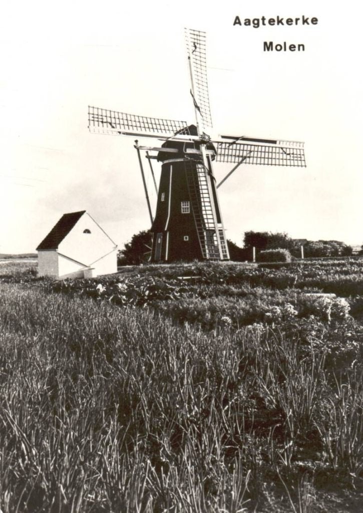 Aagtekerke (Zld) Molen korenmolen aan de Molenweg., Ophalen, 1940 tot 1960, Ongelopen, Zeeland