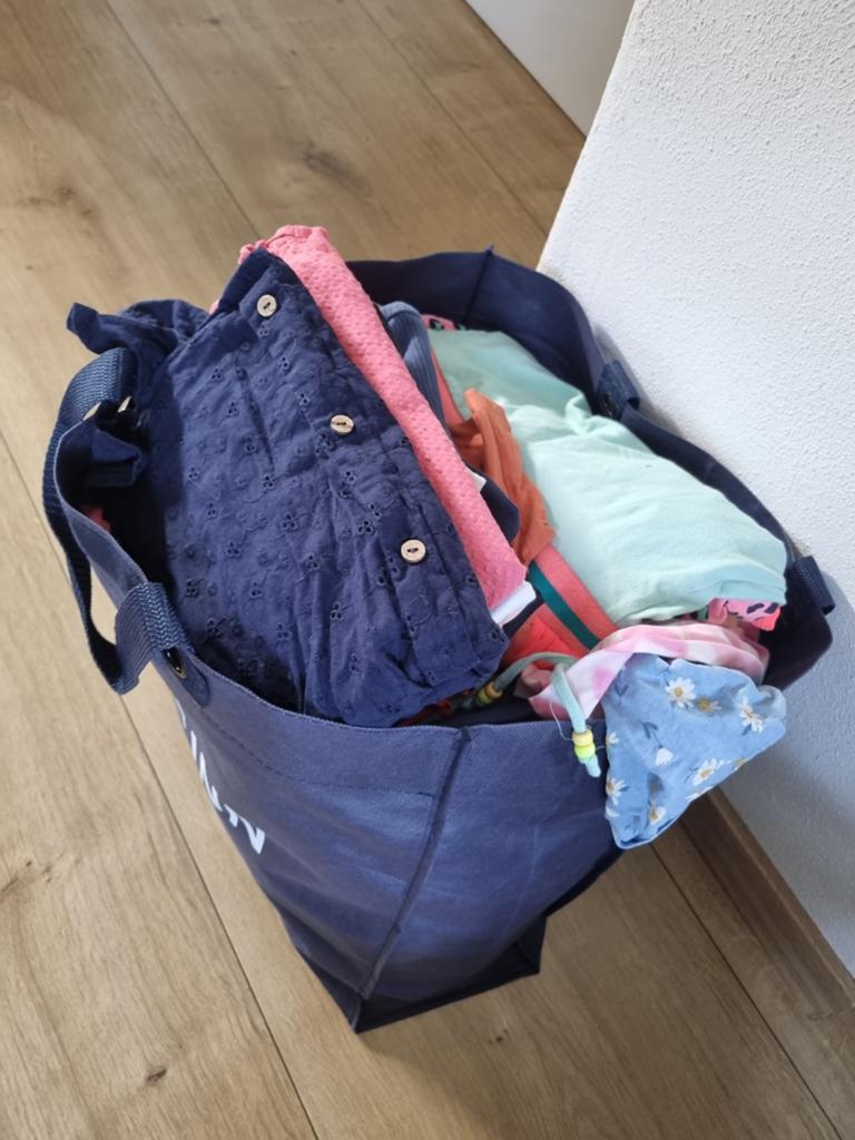 Zeer groot kledingpakket meisje draagmaat 122/128, Ophalen of Verzenden, Zo goed als nieuw, Meisje, Jurk of Rok