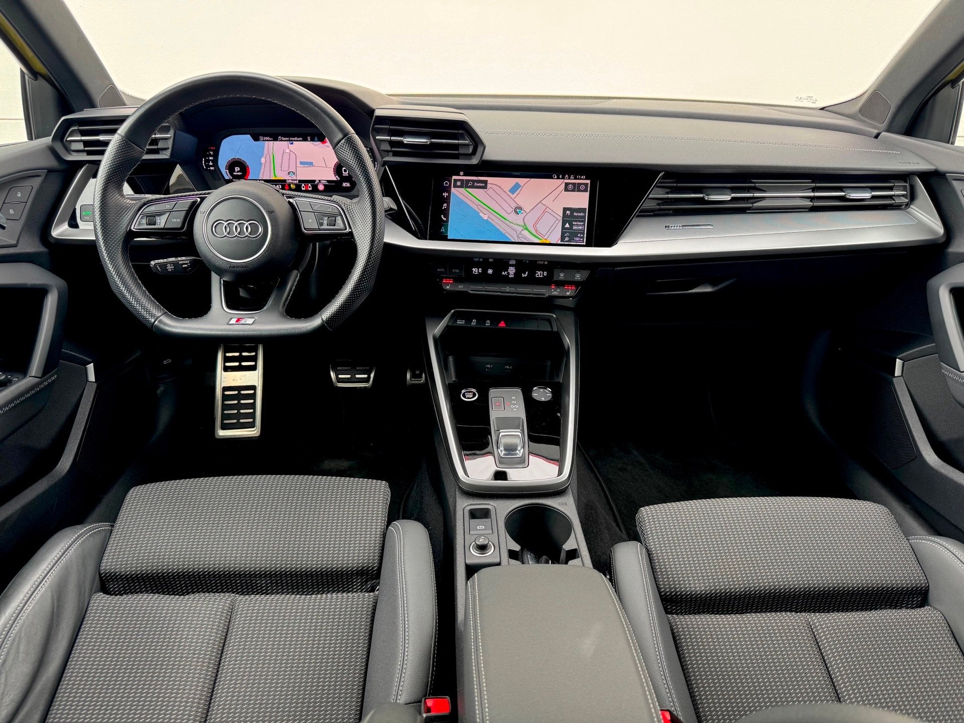 Audi A3 Sportback 35 TFSI S-Line B&O Adapt Cruise Standkache, Auto's, Automatische klimaatregeling, 4 cilinders, 150 pk, Geel