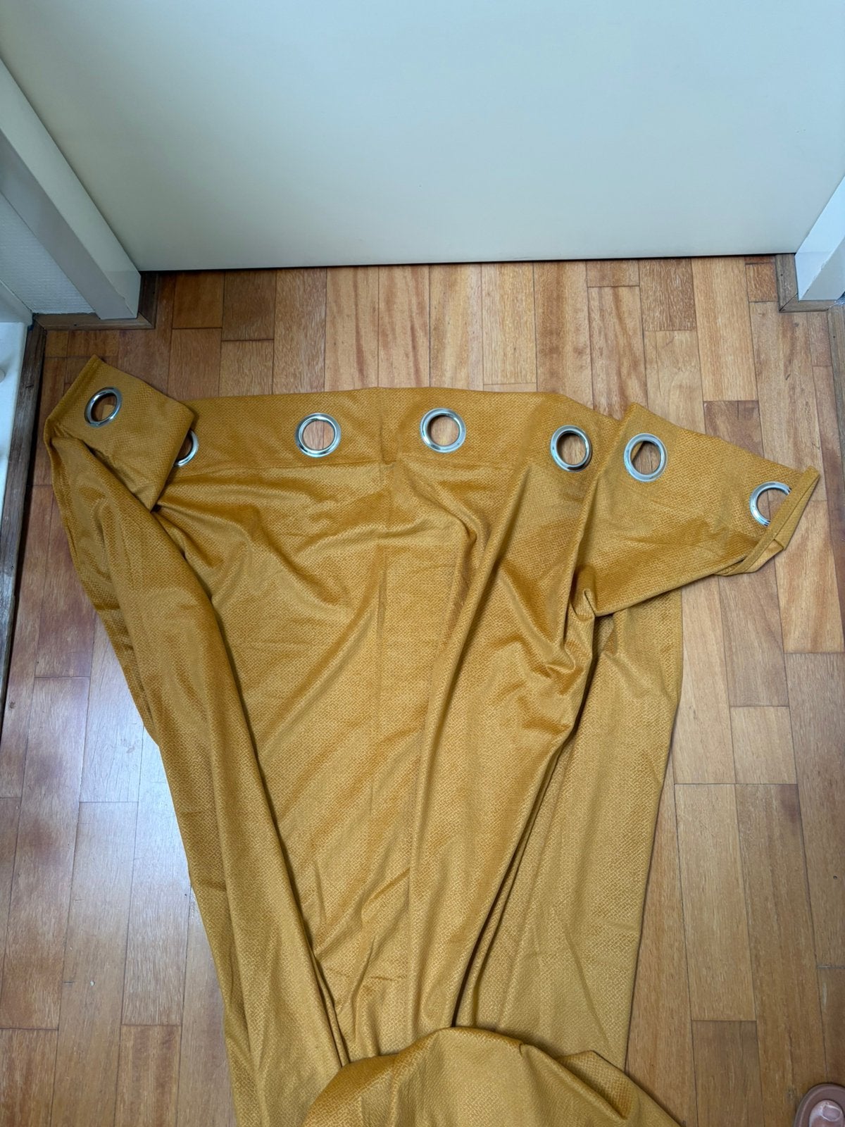 2 gordijnen okergeel goudgeel 260 cm lang, 136 breed p.st., Huis en Inrichting, 272 cm, Ophalen of Verzenden, Gordijn, Polyester
