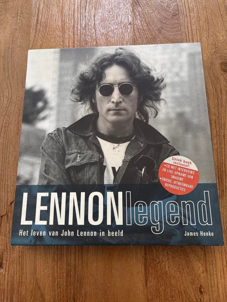 Lennon Legend: Het leven van John Lennon in beeld, Boeken, Ophalen of Verzenden, Zo goed als nieuw, Film, Tv en Media
