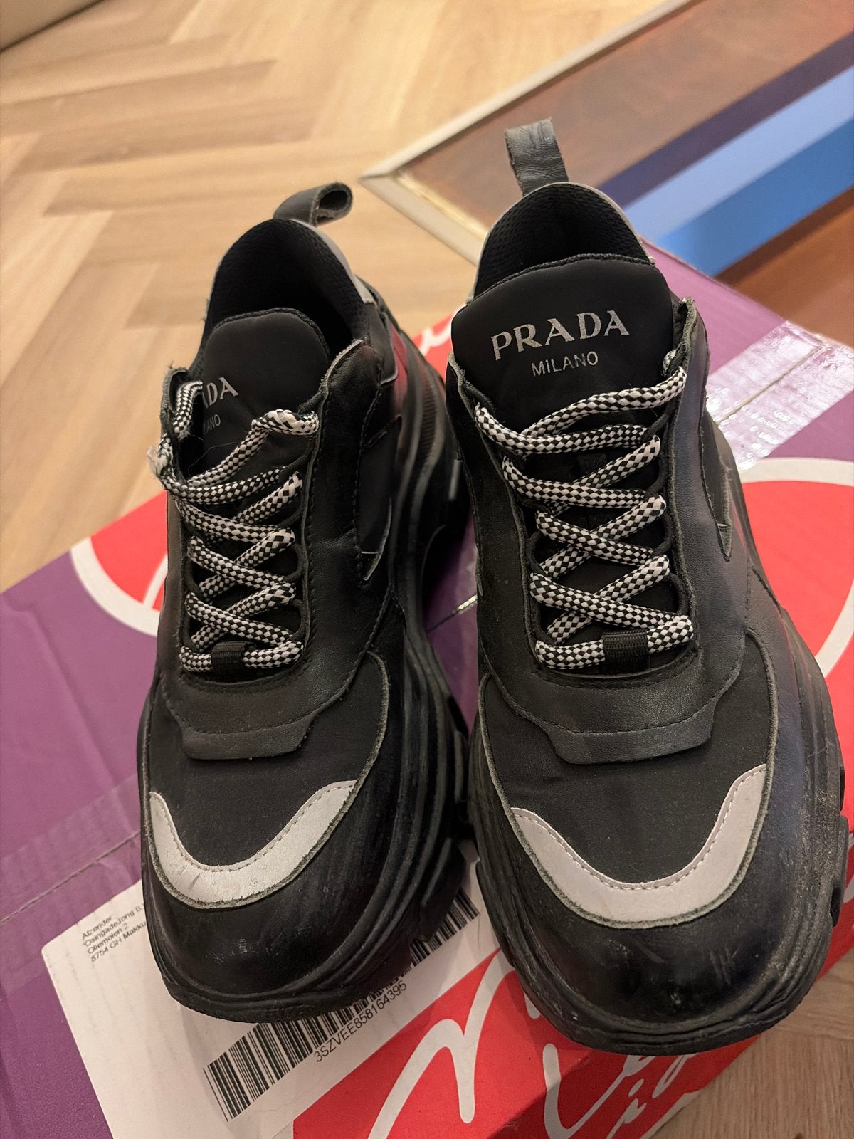Prada Milano Sneakers - Zwart met dikke zool, Kleding | Dames, Schoenen, Zwart, Ophalen of Verzenden, Sneakers of Gympen, Zo goed als nieuw