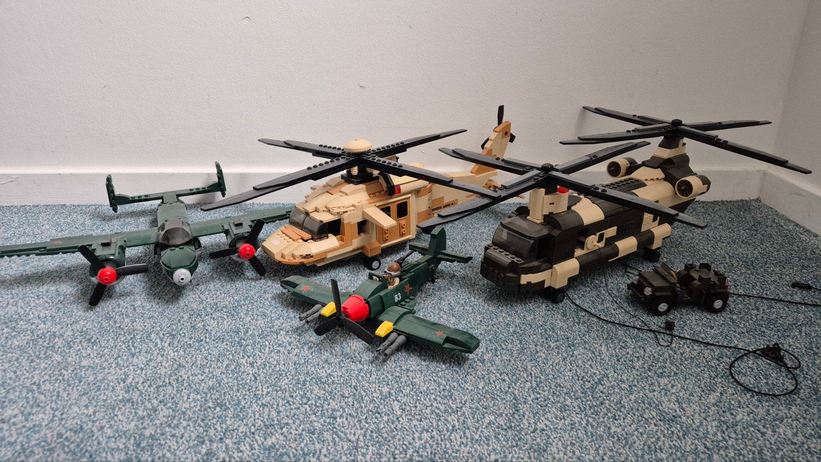Militair bouwblokken set - Vliegtuigen en helikopte, Ophalen of Verzenden, Zo goed als nieuw, Overige merken
