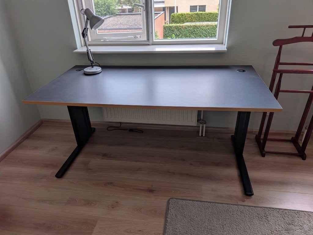 Een prima bureau in antraciet met beuken, Ophalen, Demontabel, 160 cm, Gebruikt