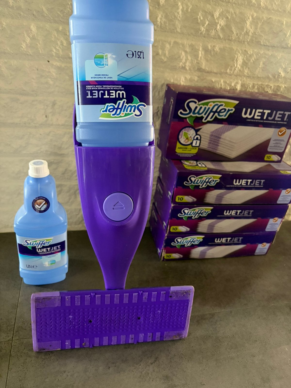 ZGAN Swiffer wetjet  met nieuwe fles wn 40 doekjes, Ophalen of Verzenden, Mop of Dweil