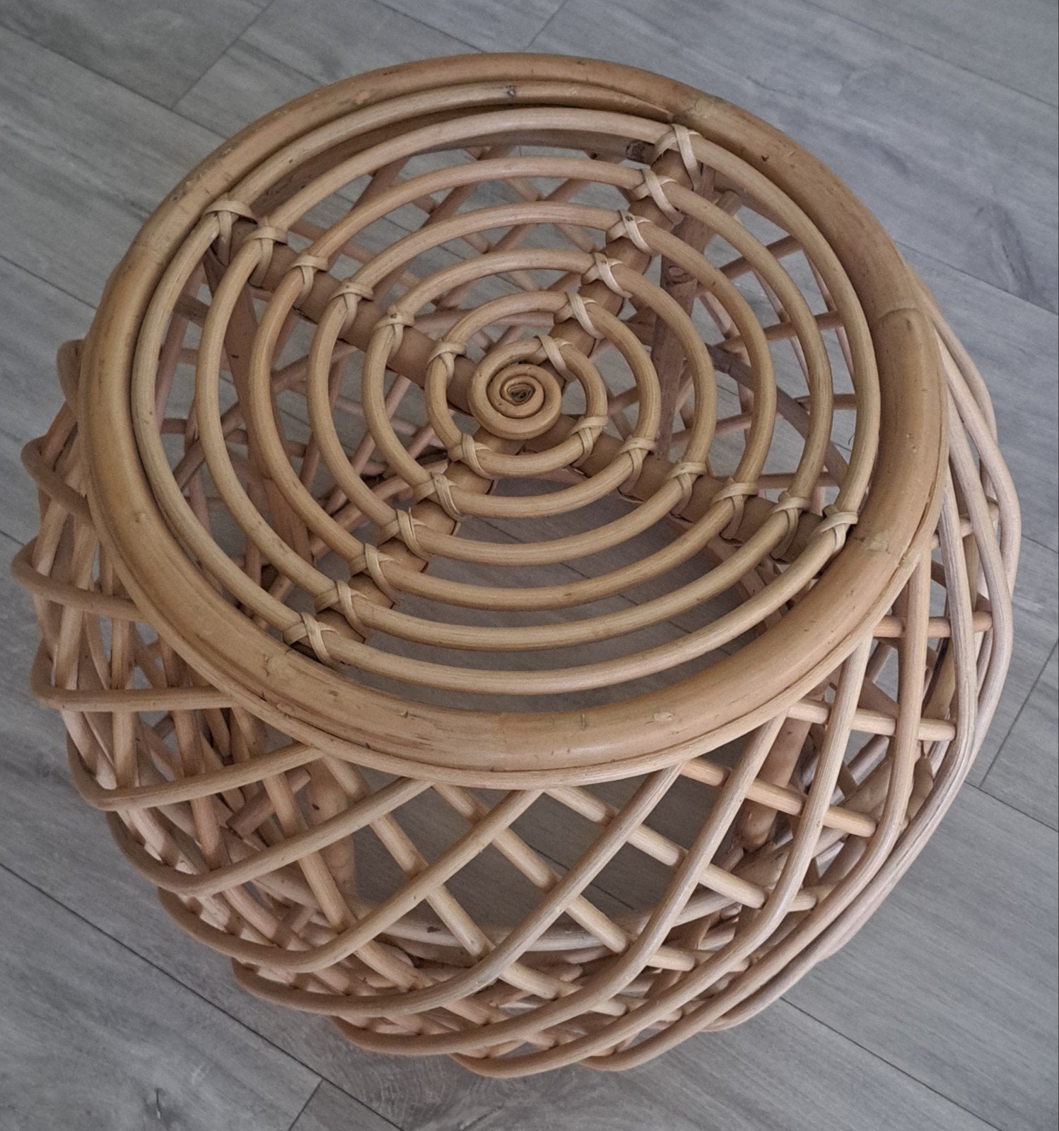 Rotan planten tafel - Zo goed als nieuw, Minder dan 55 cm, Rond, Ophalen of Verzenden, Zo goed als nieuw