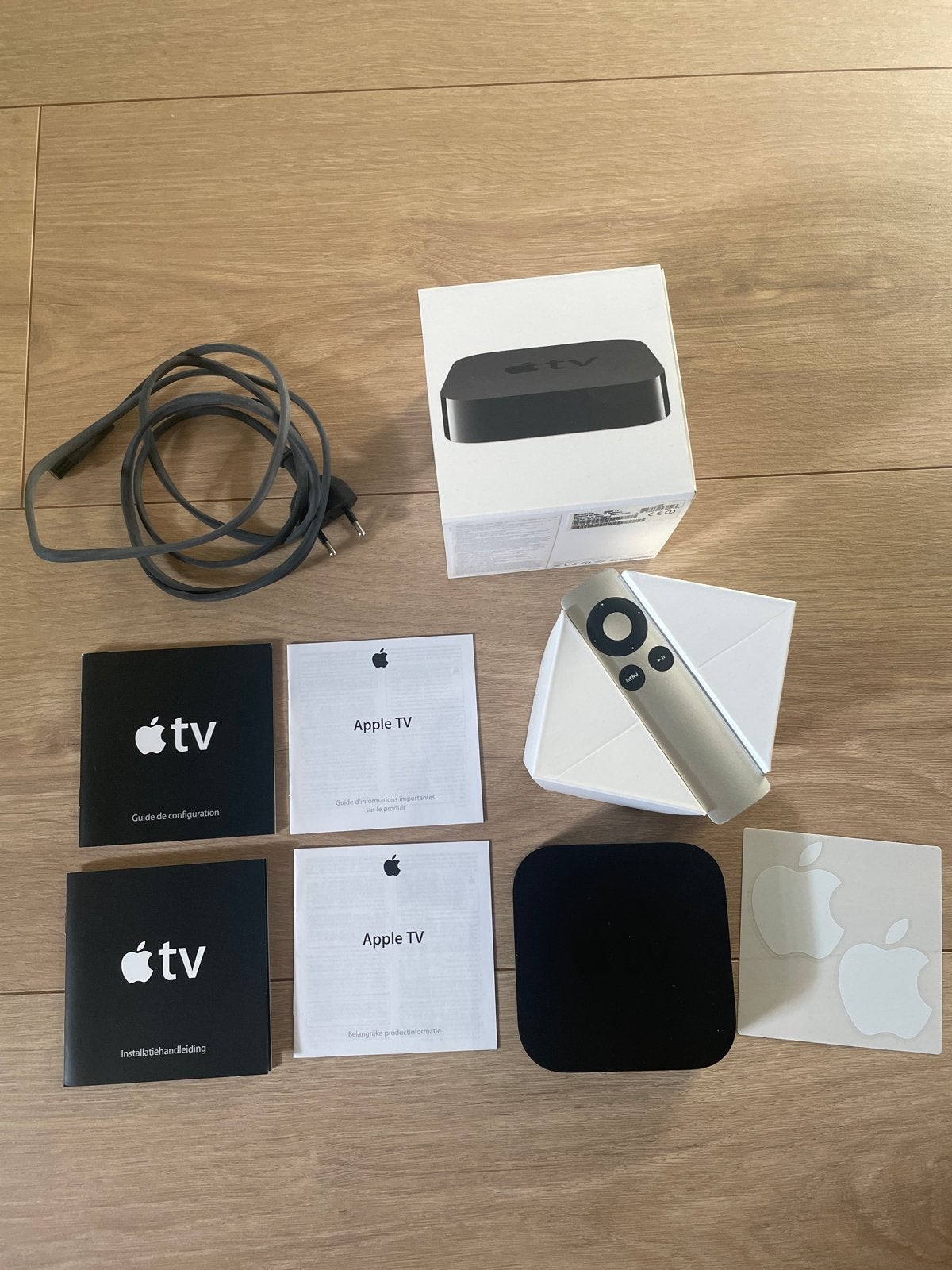 Apple TV (Model A1469) met afstandsbediening, Ophalen of Verzenden, Gebruikt, 50 Hz, Overige merken
