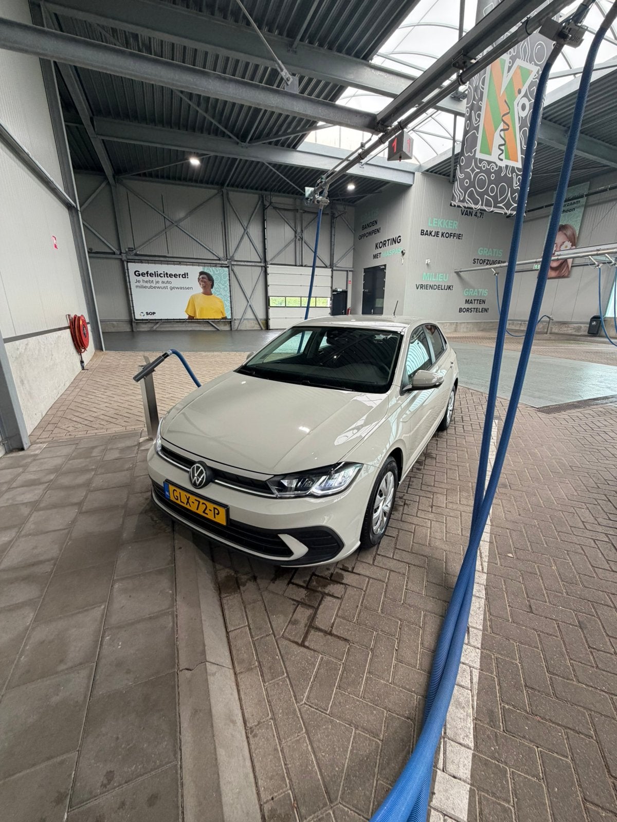Volkswagen Polo 1.0 MPI 80pk 2024 7400km!, Auto's, Voorwielaandrijving, Zwart, 1041 kg, Leder en Stof