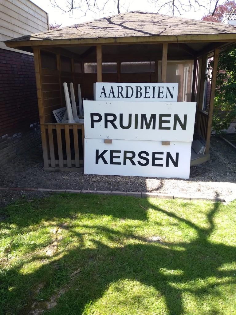 reclamebord van trespa kersen pruimen aardbeien te koop, Ophalen, Zo goed als nieuw, Reclamebord