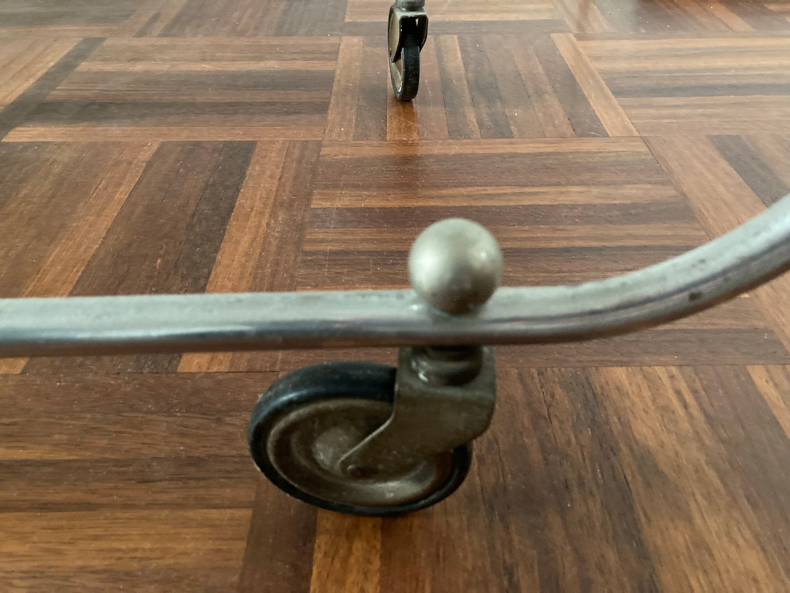 Vintage serveerwagen met glazen platen en wieltjes, Huis en Inrichting, Tafels | Bijzettafels, Ophalen, Gebruikt, Metaal of Aluminium
