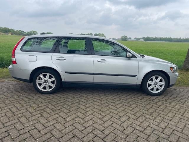 Keurige Volvo V50 1.8, APK 2027 , 178k km, goed onderhouden, Voorwielaandrijving, Regensensor, 1281 kg, 4 cilinders