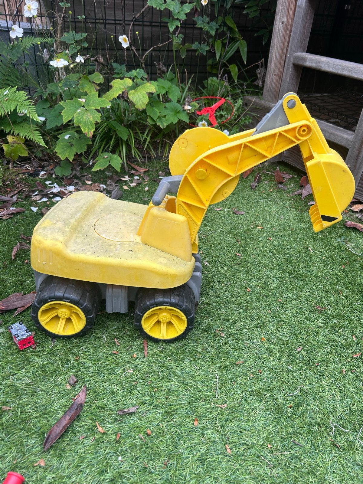 Grote groene traptractor met aanhanger en graafmachine, Ophalen, Gebruikt, Trapvoertuig