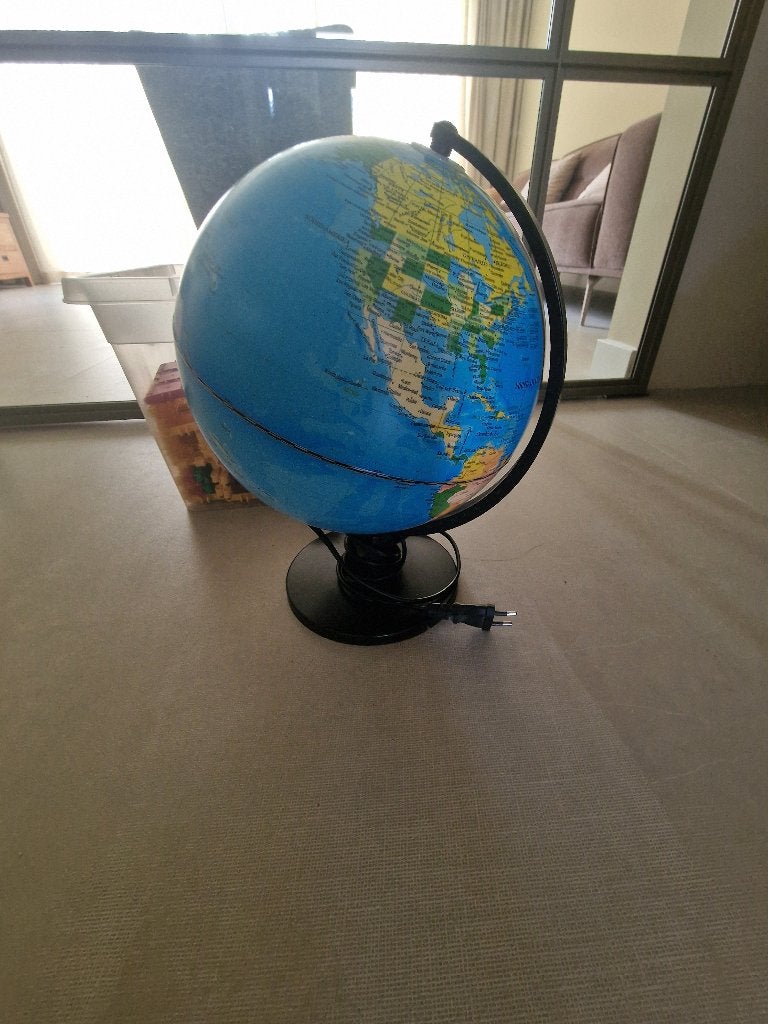 Wereldbol speelgoed, Ophalen