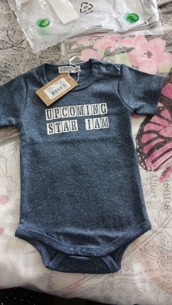 nieuw jeansblauw DIRKJE rompertje, Kinderen en Baby's, Babykleding | Maat 68, Nacht- of Onderkleding, Dirkje, Nieuw, Verzenden