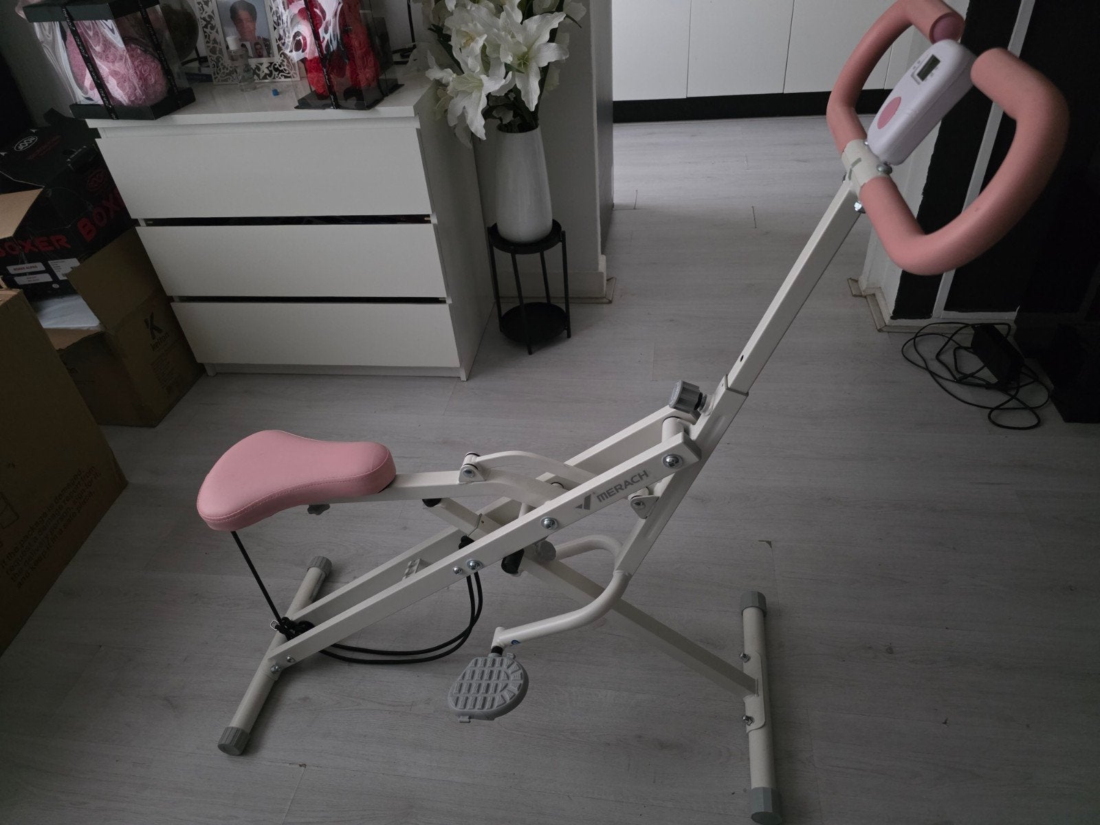 Merach Roeitrainer / Fitnessapparaat - Roze/Wit, Sport en Fitness, Ophalen, Benen, Zo goed als nieuw, Metaal