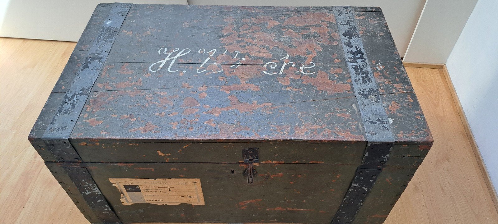Vintage houten kist met metalen banden., Ophalen