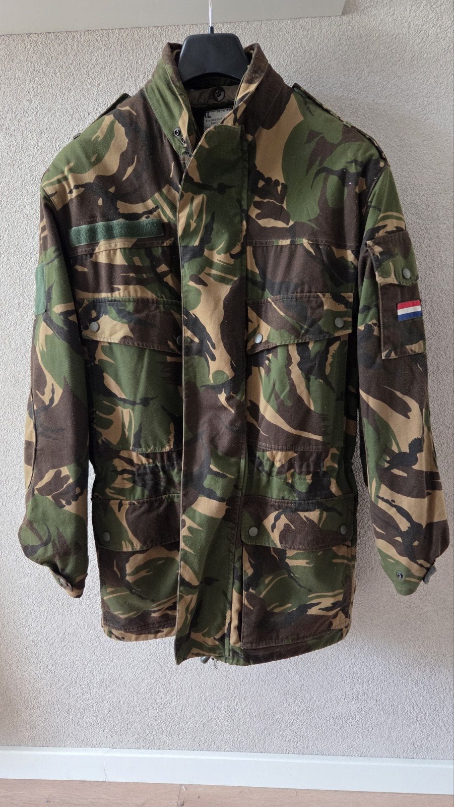 Legerjas met bontje L/XL camouflage parka defensie, Ophalen of Verzenden, Landmacht, Nederland, Kleding of Schoenen
