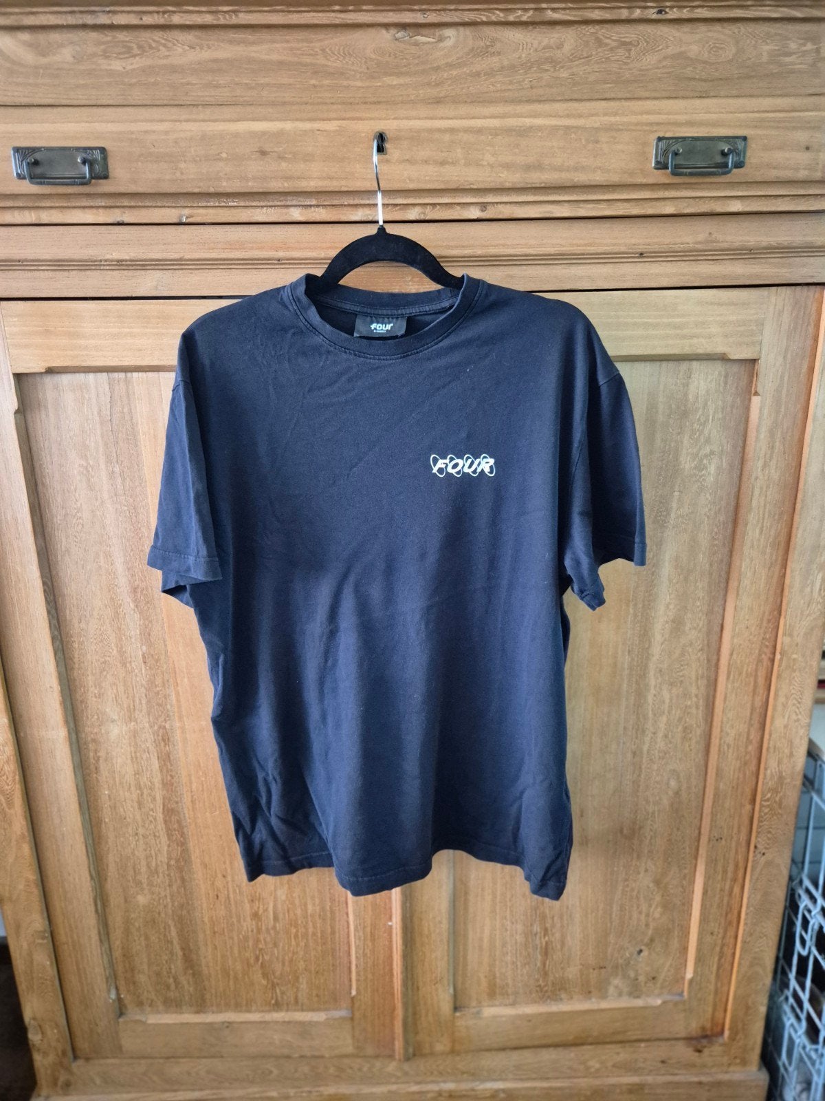 FOUR T-shirt Zwart met Wit Logo - Maat XS, Ophalen of Verzenden, Zo goed als nieuw, Maat 46 (S) of kleiner, Zwart