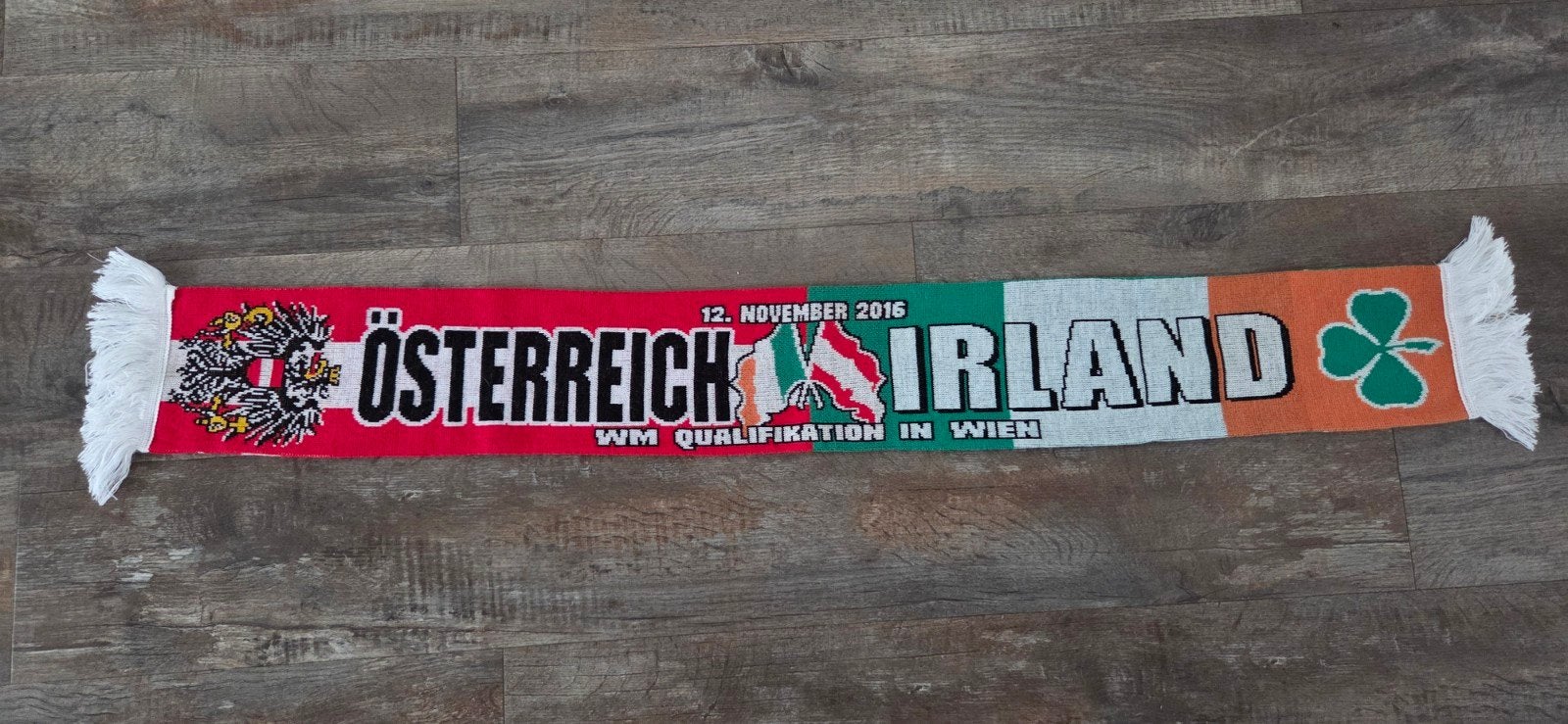 Sjaal Oostenrijk - Ierland, Ophalen of Verzenden, Zo goed als nieuw, Buitenlandse clubs, Vaantje of Sjaal