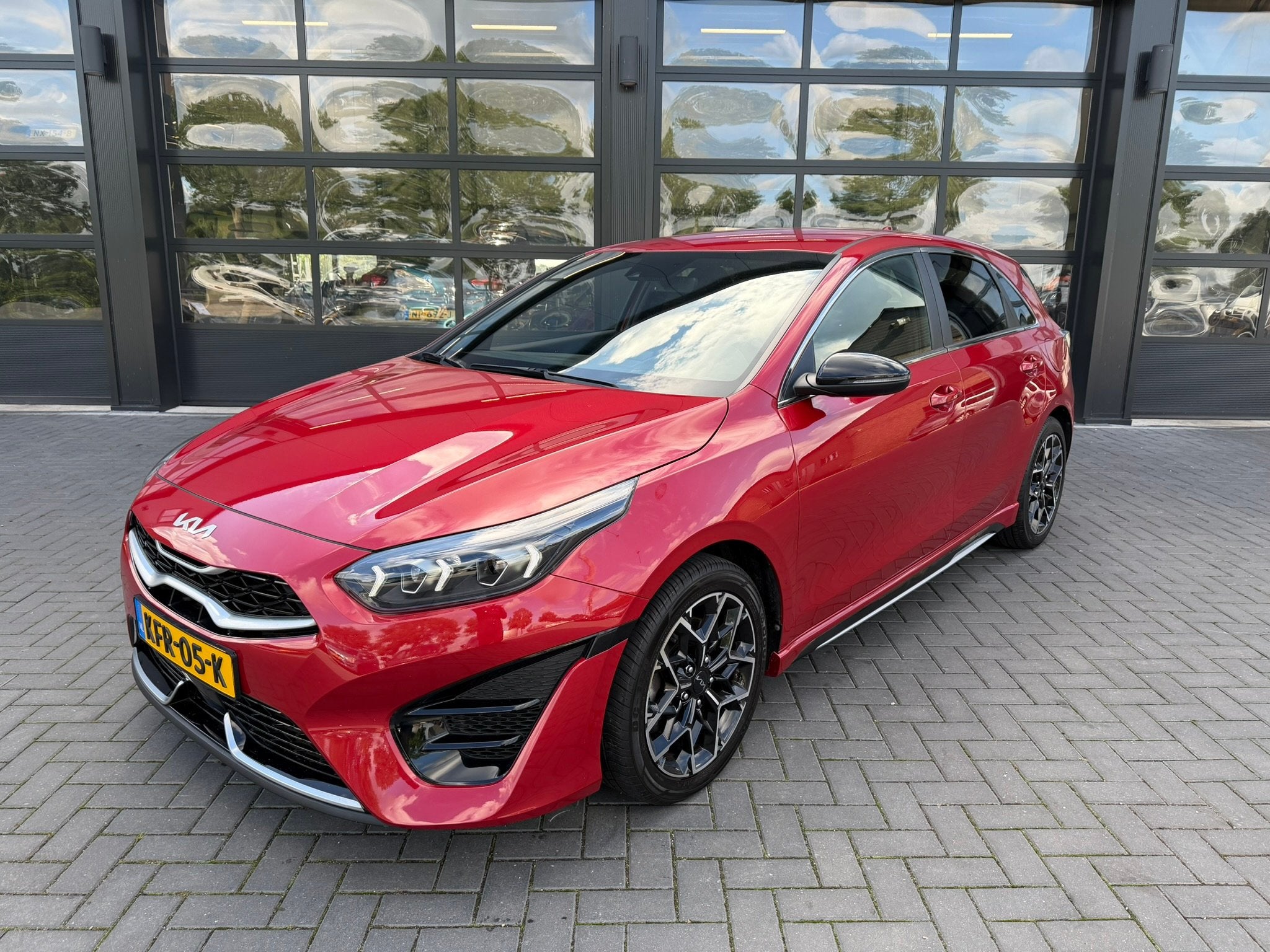 Kia Ceed 1.0 T-GDi GT-Line Camera (bj 2023), Gebruikt, Origineel Nederlands, Handgeschakeld, 1198 kg