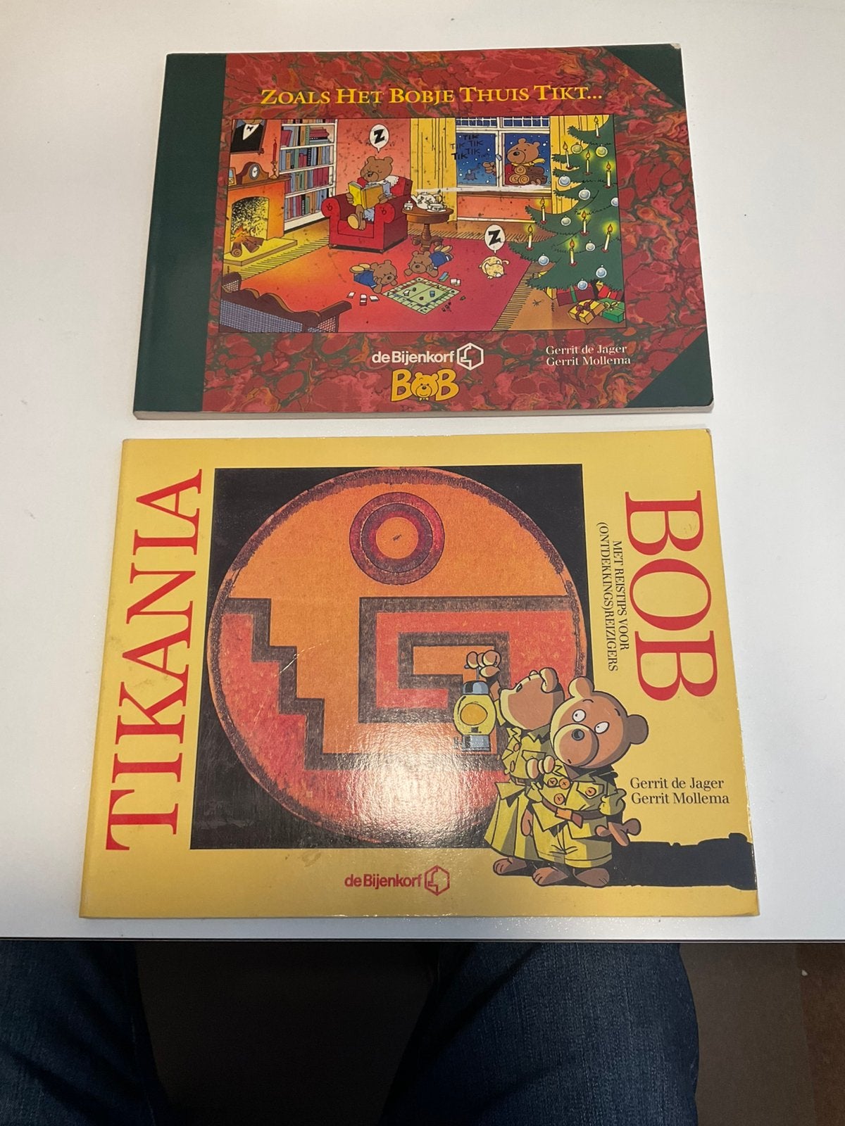 2x stripboeken Bob de Beer, De Bijenkorf uit 1991, 1e druk., Verzamelen, Ophalen of Verzenden, Gebruikt, Overige typen, Overige merken