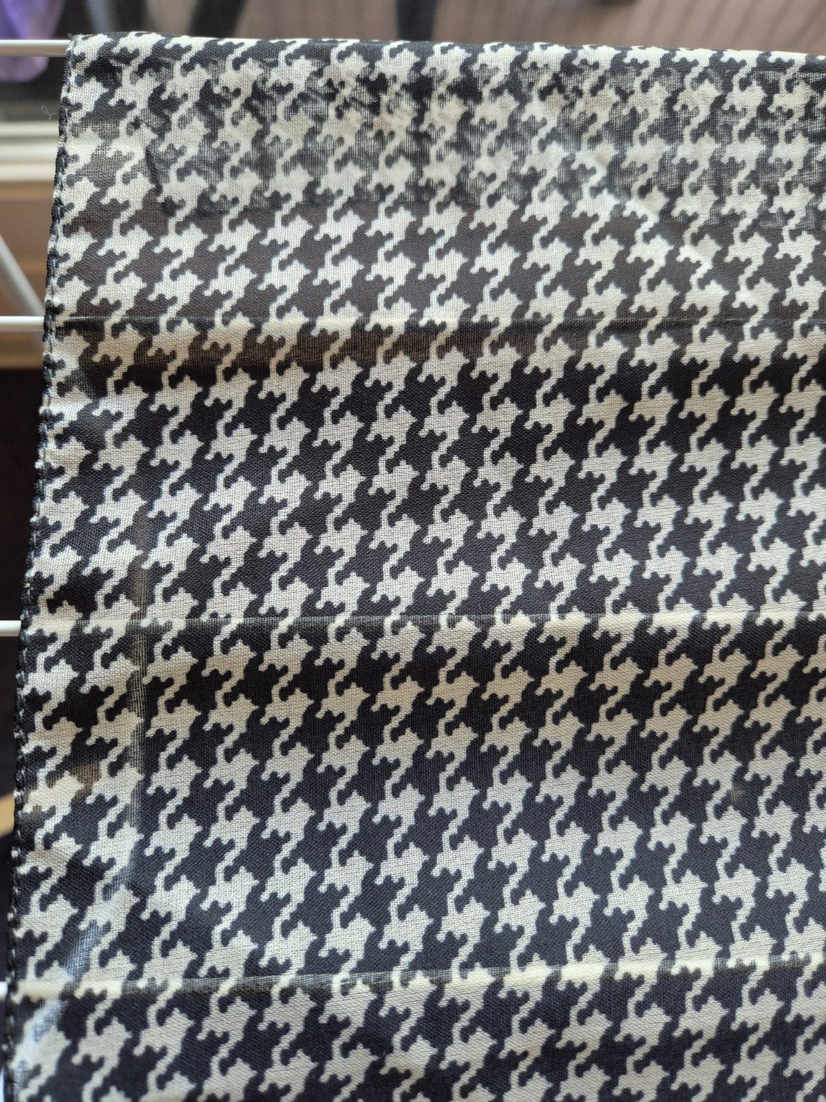 Zwart-witte sjaal met pied-de-poule motief (hahnentritt), Verzenden, Zo goed als nieuw, Sjaal