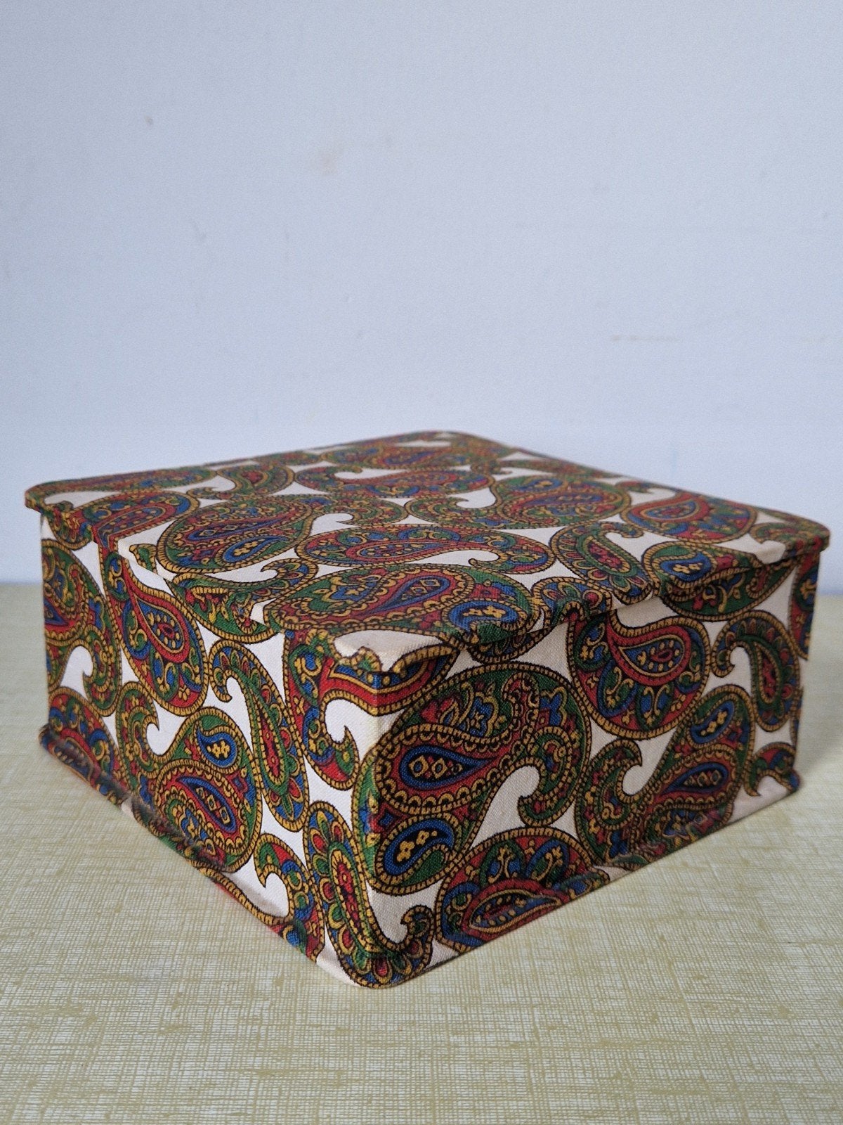 vintage doosje gestoffeerd paisley motief, Ophalen of Verzenden