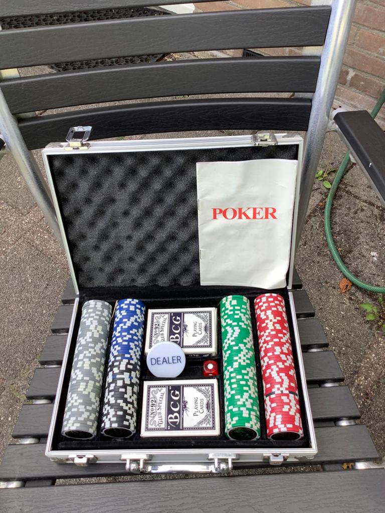 Pokerset in alluminium koffertje,vintage, Drie of vier spelers, Ophalen, Gebruikt