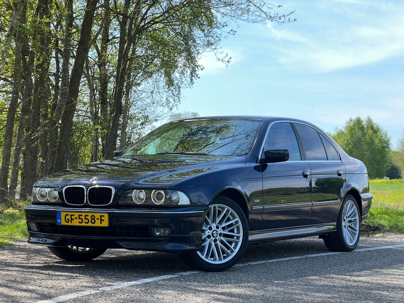 BMW E39 528i | Handgeschakeld | NAP | Volledig onderhoud |, Auto's, Euro 5, Achterwielaandrijving, Beige, 2000 kg