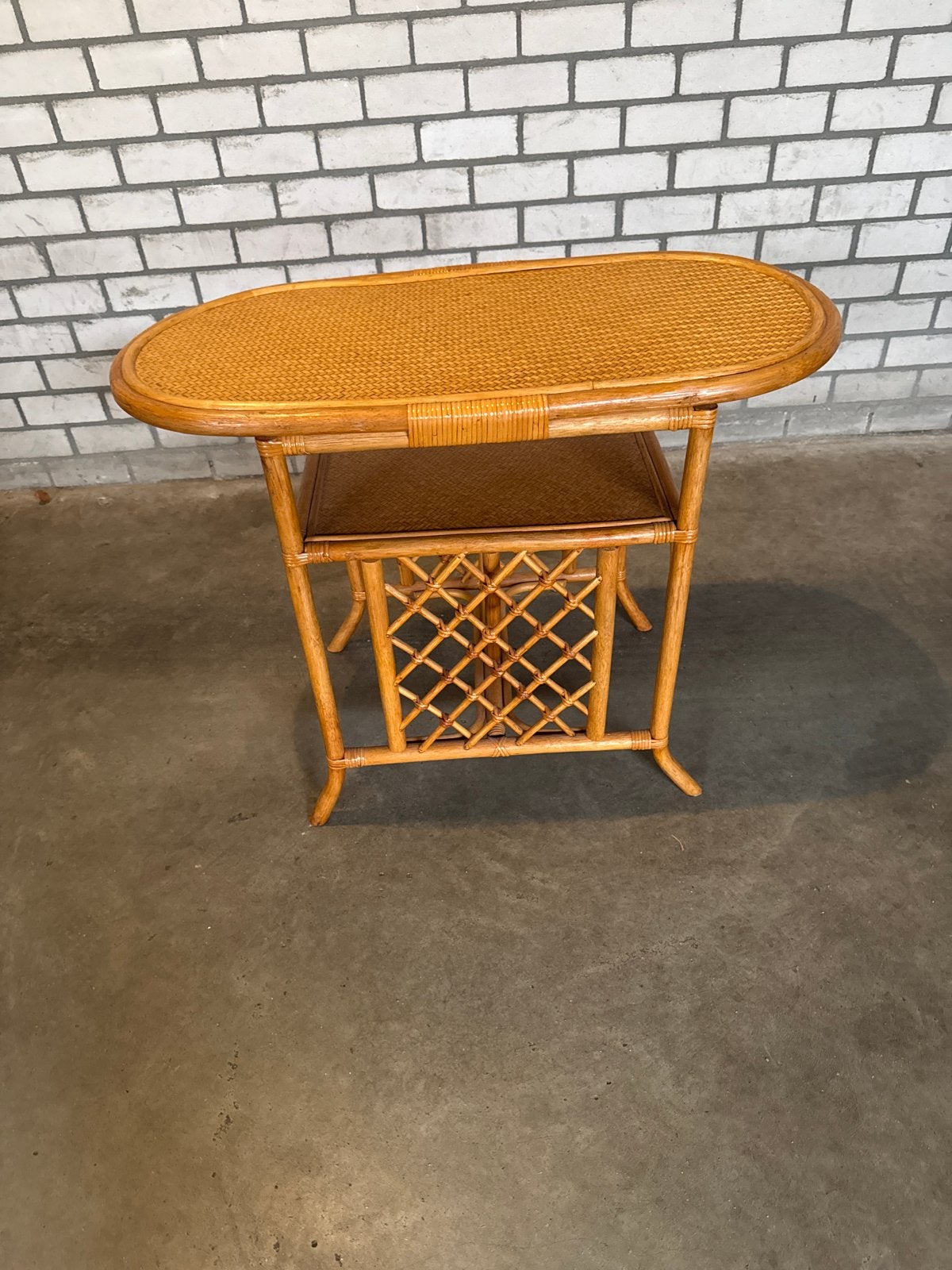 Rotan bijzettafel met webbing blad, 77x100x50 cm, Ophalen, Gebruikt, Minder dan 50 cm, 50 tot 100 cm