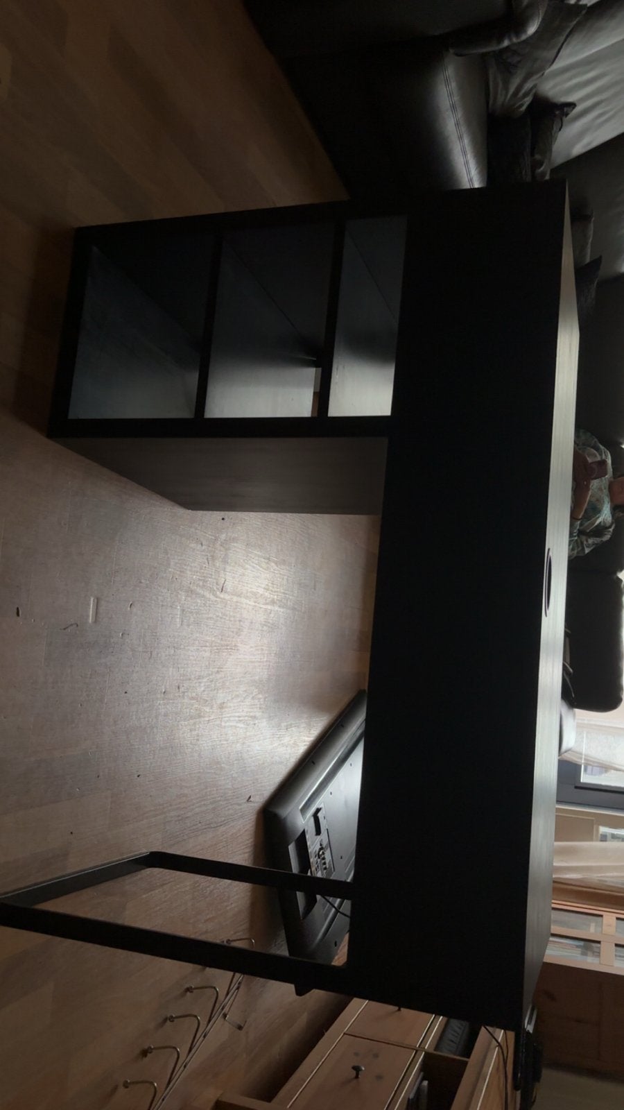 Zwart bureau met opbergruimte en kabeldoorvoer, Huis en Inrichting, Bureaus, Ophalen, Zwart, Met lades, Spaanplaat of MDF